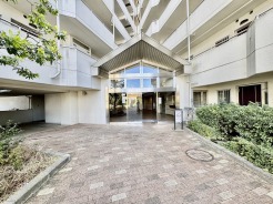 車の通りも少ない閑静な住宅地。子育てにも、第二の人生にも。
