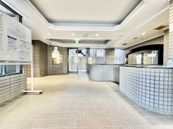 管理人さんがメンテナンスしてくれるエントランス。
