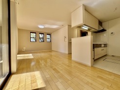 ご家族みんながゆったりくつろげる広々リビング。
