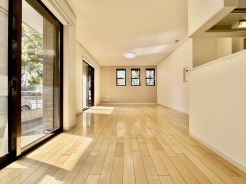 リビング空間にこだわりたい方に、見ていただきたい住宅です。
