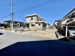 閑静な住宅地で、小さなお子様がいるご家族にも安心。
