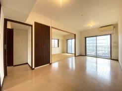 ご家族みんながゆったりくつろげる広々リビング。