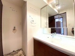 洗面所も新規交換になります。