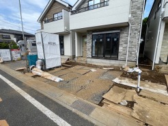 ゆったり駐車スペース、２台可。
