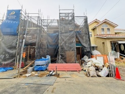3号棟 幹線道路から１本入った現地は、想像以上に静かに感じられます。
