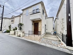 北上尾駅徒歩１２分の近さ。 忙しい朝が助かる立地、 暮らしにゆとりが生まれます。
