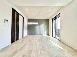 ご家族みんながゆったりくつろげる広々リビング。