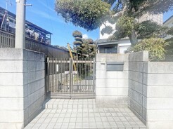 落ち着いたデザインの玄関です。
