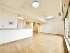 リビングは家具の配置も思いのまま。自由度が高い設計です。
