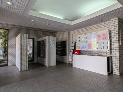 管理人さんがメンテナンスしてくれるエントランス。
