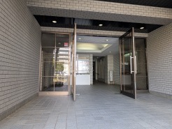 ゴミのないスッキリとしたエントランスです。
