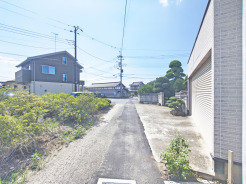 3号地 車通りの少ない閑静な住宅地、のびのびした子育てに適します。
