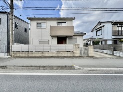 ＪＲ宇都宮線「東大宮」駅東口徒歩３分、提携駐車場もあります。エステート白馬東大宮店までお気軽にお問い合わせください。
