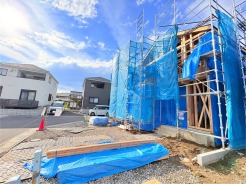 並列２台駐車可能な、ゆとりのカースペースがここに。
