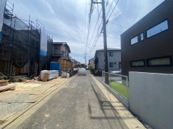 幅員こそやや狭くても、その分交通量が少なくて安心。
