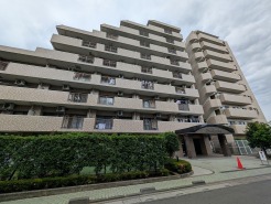 ８階にあるお部屋からの眺望・陽当たりは良好です。