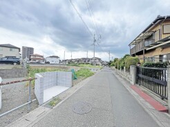 1号地 ＪＲ宇都宮線「東大宮」駅東口徒歩３分、提携駐車場もあります。エステート白馬東大宮店までお気軽にお問い合わせください。

