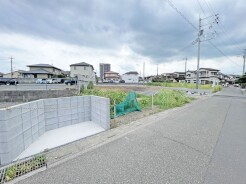 1号地 閑静な住宅地で、小さなお子様がいるご家族にも安心。
