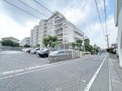ＪＲ宇都宮線「東大宮」駅東口徒歩３分、提携駐車場もあります。エステート白馬東大宮店までお気軽にお問い合わせください。
