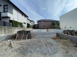 2号棟 ＪＲ宇都宮線「東大宮」駅東口徒歩３分、提携駐車場もあります。エステート白馬東大宮店までお気軽にお問い合わせください。
