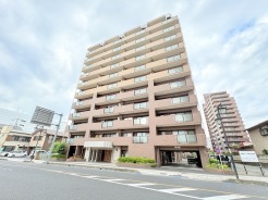 春日部駅徒歩10分の近さ。 忙しい朝が助かる立地、 暮らしにゆとりが生まれます。
