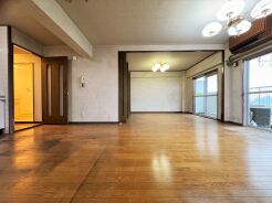 開放的なこの空間がお客様をお出迎えします。ＬＤＫは１８．３帖。
