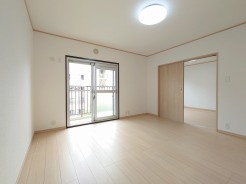 ご家族みんながゆったりくつろげる広々リビング。
