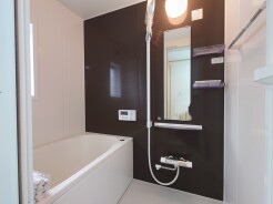 ユニットバスも新規交換。キレイなお風呂で疲れをリフレッシュ。
