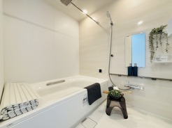 ユニットバスも新規交換。キレイなお風呂で疲れをリフレッシュ。
