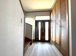 靴がしっかり収まるから、散らかりがちな玄関もスッキリ。
