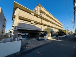 桶川駅徒歩８分の近さ。 忙しい朝が助かる立地、 暮らしにゆとりが生まれます。

