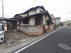 西側間口約3.5ｍの旗竿地です。