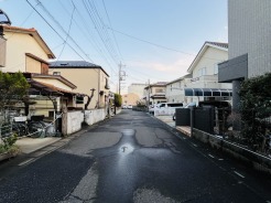 車の通りも少ない閑静な住宅地。子育てにも、第二の人生にも。
