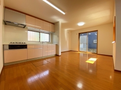 リフォーム完了物件です。室内とても綺麗です。