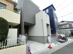 閑静な住宅地で、小さなお子様がいるご家族にも安心。

