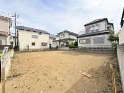 ゆとりの空間がお届けできそうな土地面積です。

ＪＲ宇都宮線「東大宮」駅東口徒歩３分、提携駐車場もあります。エステート白馬東大宮店までお気軽にお問い合わせください。
