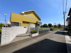 車の通りも少ない閑静な住宅地。子育てにも、第二の人生にも。
