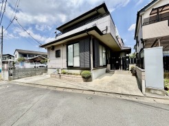 久喜駅徒歩９分の近さ。 忙しい朝が助かる立地、 暮らしにゆとりが生まれます。
