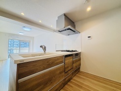 快適な新生活を迎えられそうな、新品のキッチンです。
