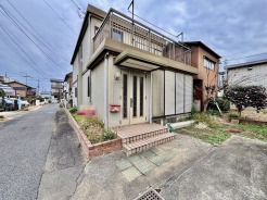 小スペースですが、ポーチ付き。
