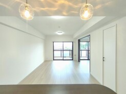 ご家族みんながゆったりくつろげる広々リビング。
