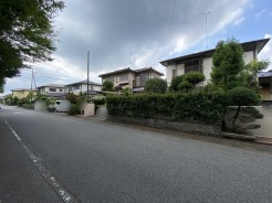 閑静な住宅地で、小さなお子様がいるご家族にも安心。

