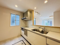 快適な新生活を迎えられそうな、新品のキッチンです。
