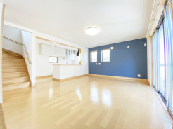 ご家族みんながゆったりくつろげる広々リビング。
