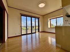 南側に大きな窓を配置、明るいリビングが出来ました。
