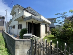 車通りの少ない閑静な住宅地、のびのびした子育てに適します。
