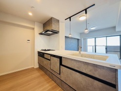 快適な新生活を迎えられそうな、新品のキッチンです。
