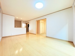 快適性とゆとりをデザインしたリビングは、広々した１５帖。
