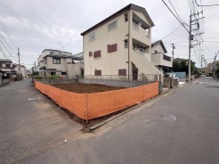 角地につき、開放感に恵まれる住居がここに。

