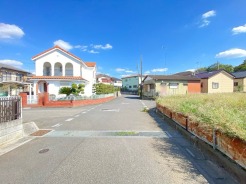 閑静な住宅地で、小さなお子様がいるご家族にも安心。
